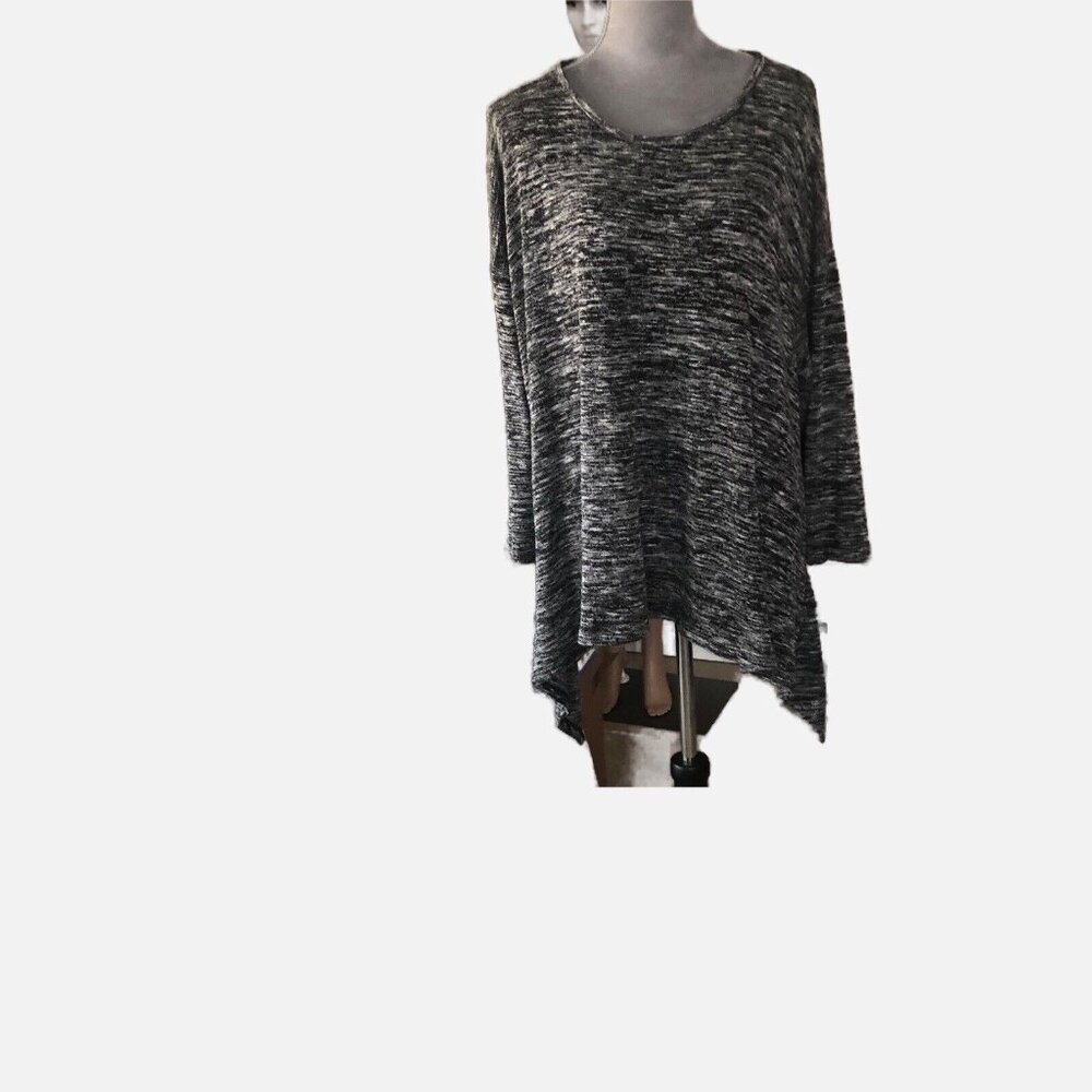 Simply Emma Women Grey Scoop Neck  High Low Knit Top Size 2X. Pre-Owned.